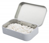 mintsnoepjes in metalen doosje